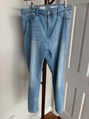 Curve appeal women's Light wash High rise skinny Jeans size 16/33